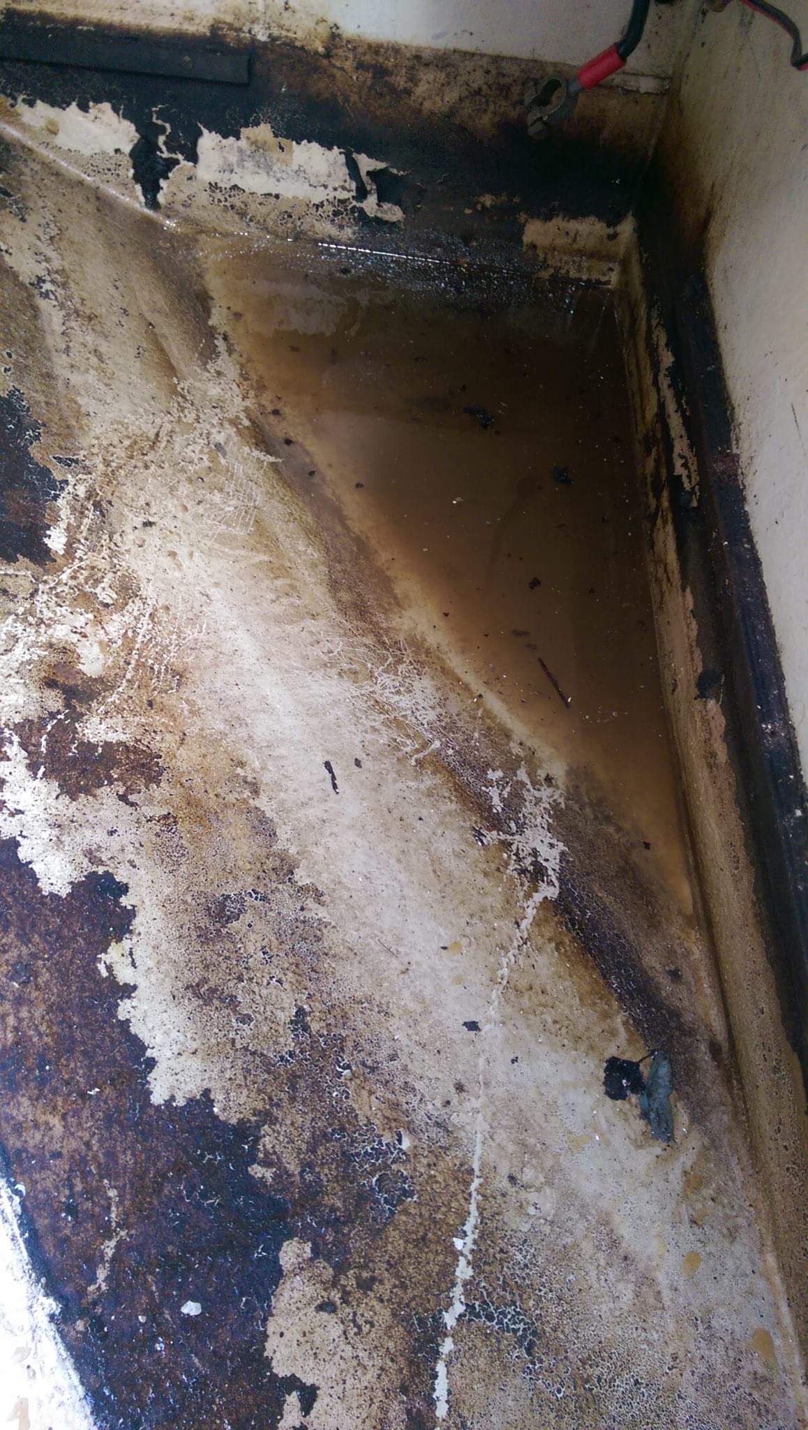 Achtern Wasser im Schiff.