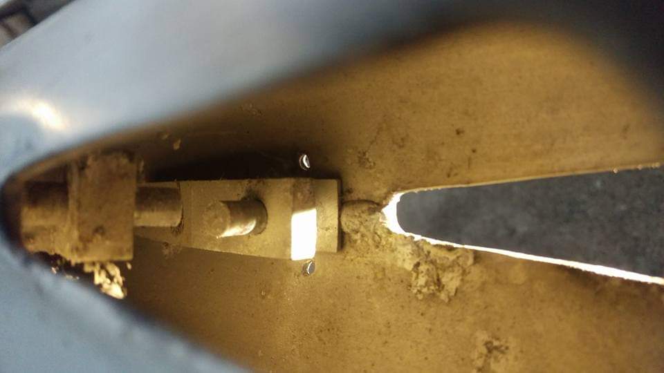 Alte Seilscheiben und Bolzen